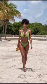 Video Thumbnail Green bikini and beach vibes 💚